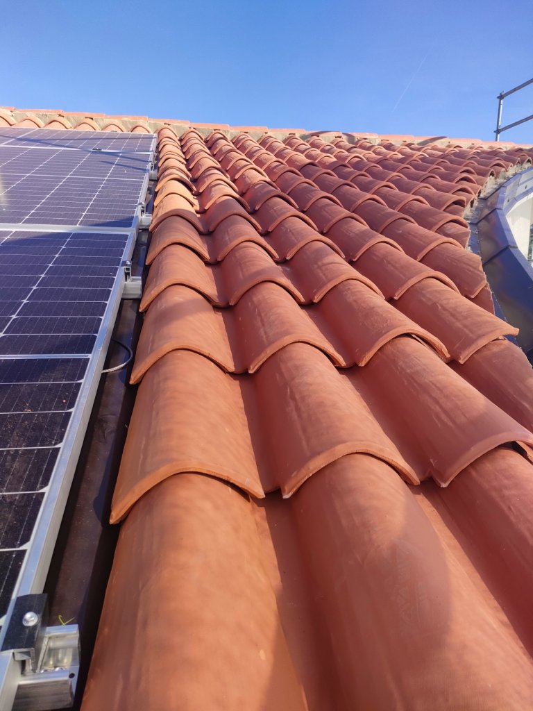 IMG20221007152634 Copertura con pannelli fotovoltaici nel cantiere di efficientamento energetico a Verona